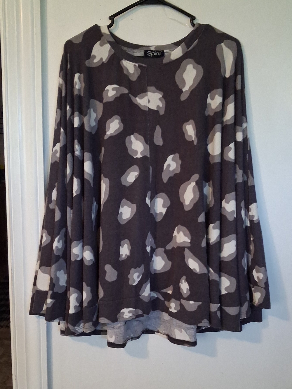 Spini Gray & White Camo-Print Long-Sleeve Tunic Top